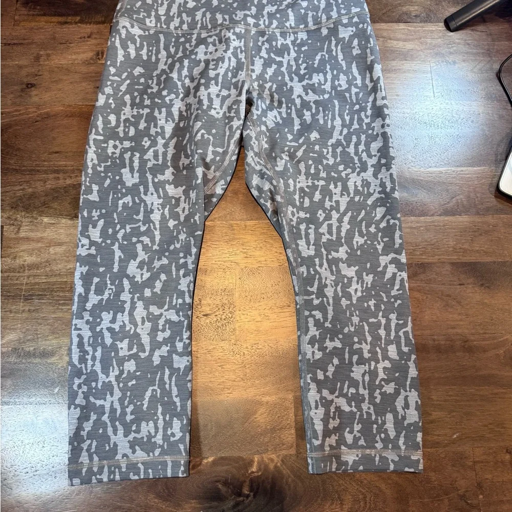 lululemon athletica Gray‎ Camo Athletic Leggings, Size 10